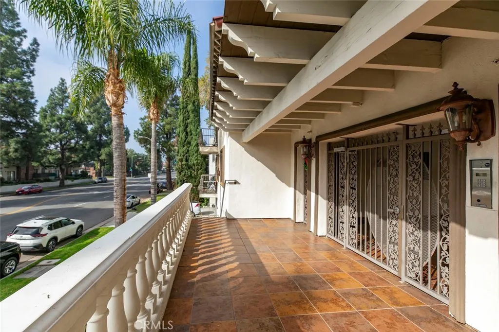 17115 Chatsworth, Granada Hills, California 91344 home-pic-8